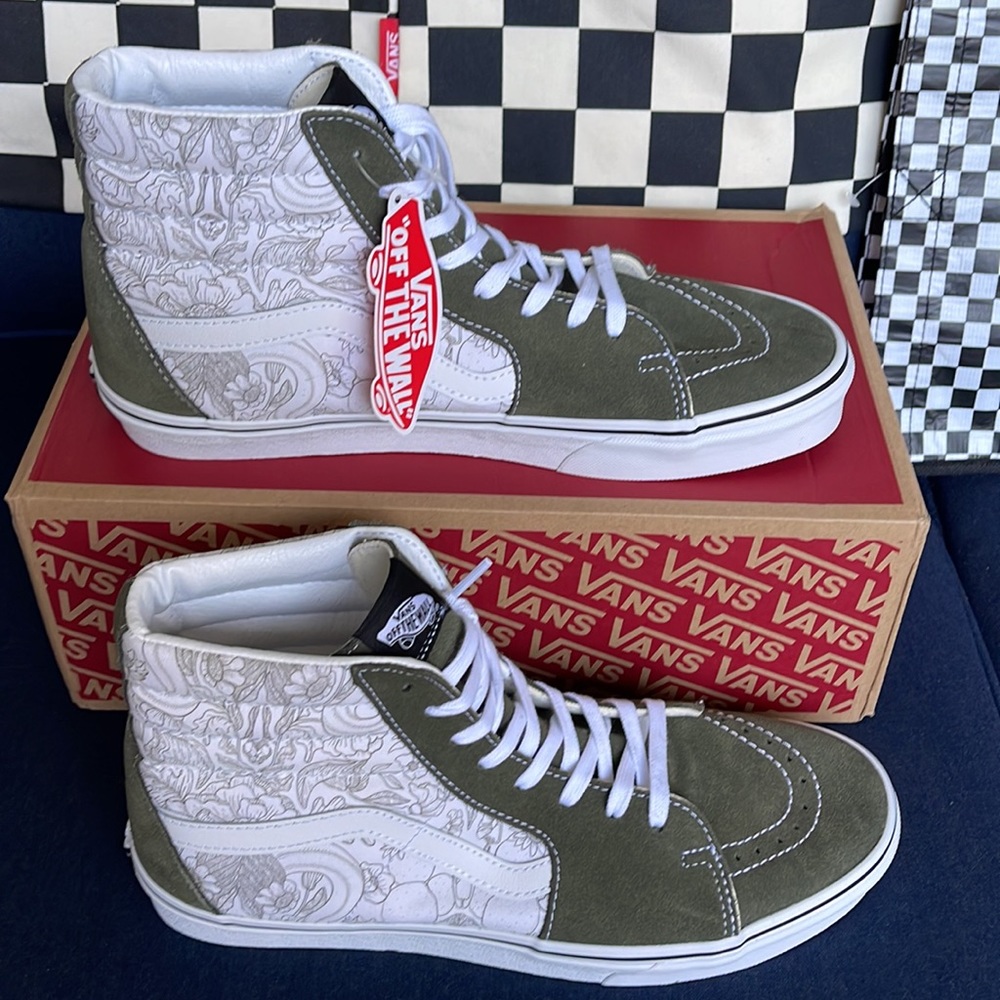 Vans Men’s Sk8-Hi Desert Skulls Grape Leaf/White sneakers - Picture 2 of 16